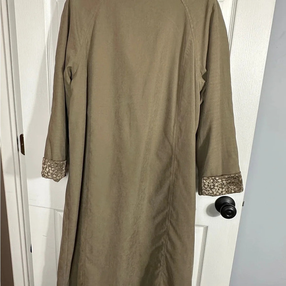 Evan Picone lined trench coat with beautiful trim, 8P, taupe, layer, fall - Picture 11 of 13